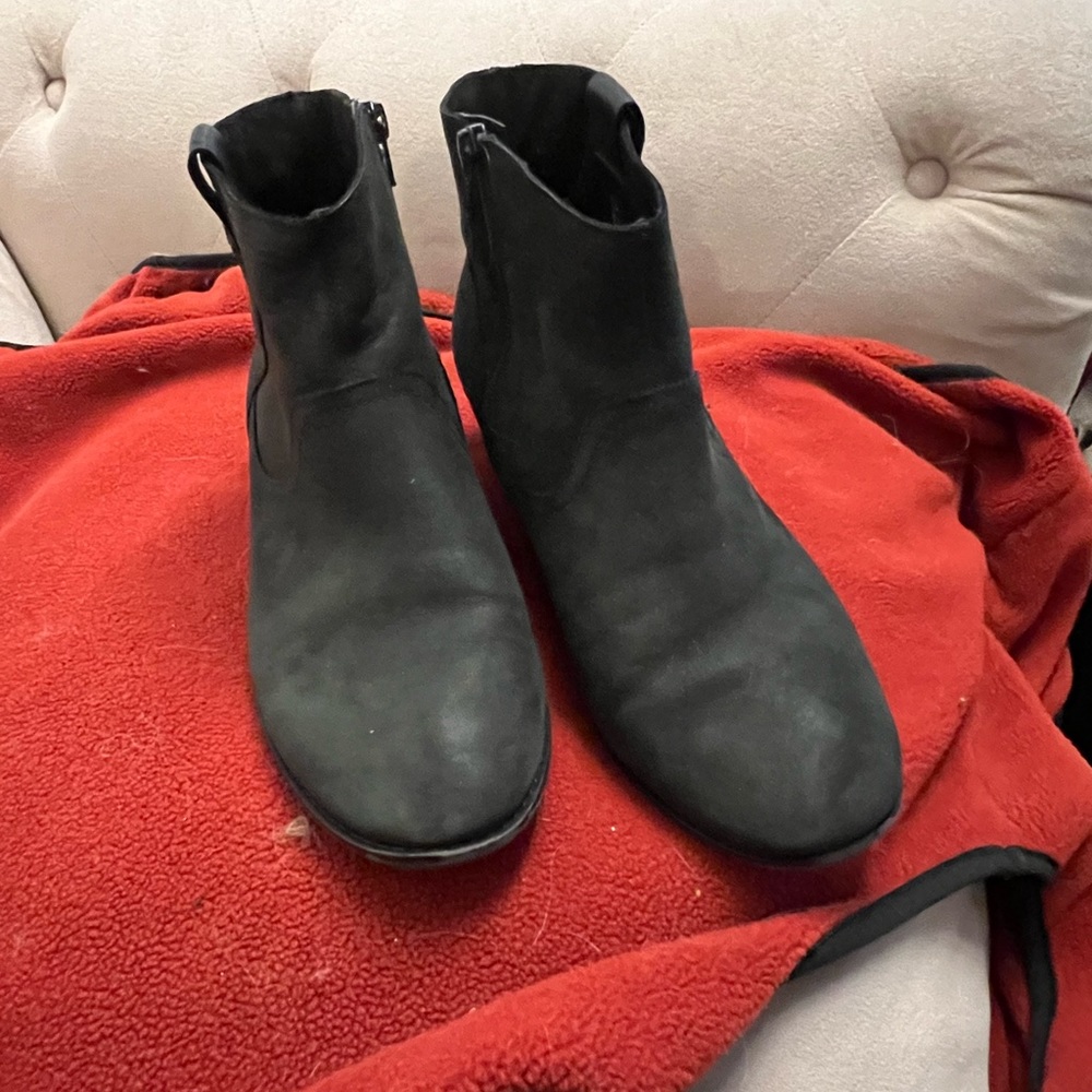 Vionic boots - Picture 3 of 6